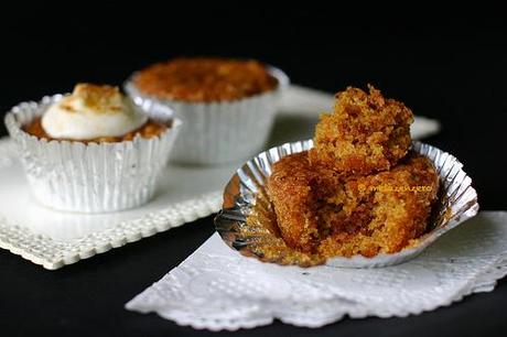 Muffin carote e amaretti con cream-cheese frosting