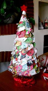 Alberello natalizio con cerchietti di carta