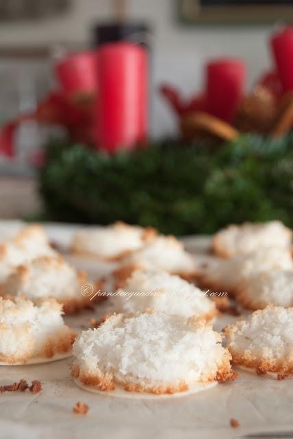 Biscotti di natale: Kokosmakronen (Christmas cookies: Kokosmakronen)