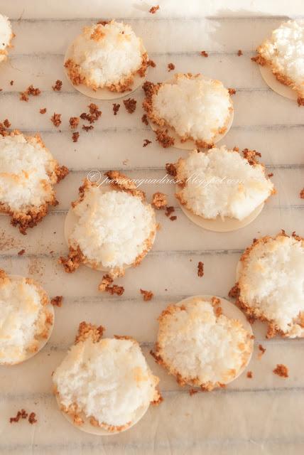 Biscotti di natale: Kokosmakronen (Christmas cookies: Kokosmakronen)