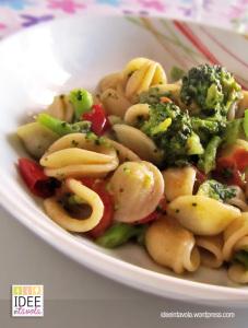 Orecchiette con broccoli e pomodorini