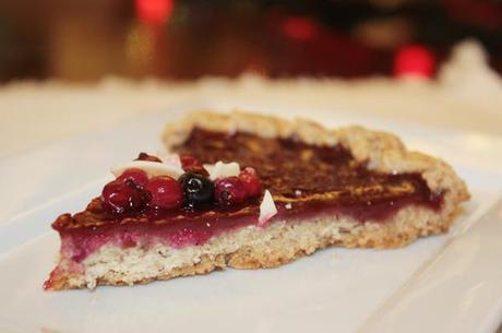 Crostata di farro integrale e nocciole con confettura di lamponi