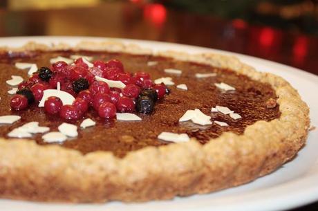 Crostata di farro integrale e nocciole con confettura di lamponi