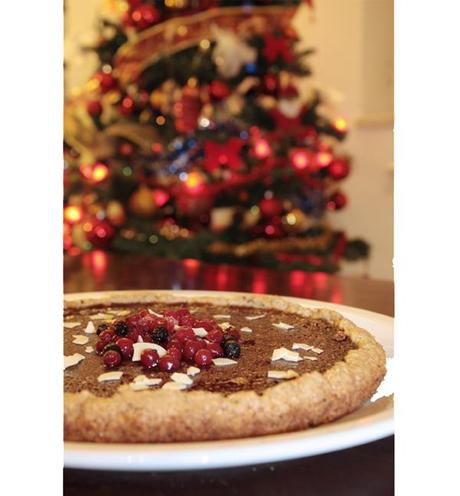 Crostata di farro integrale e nocciole con confettura di lamponi