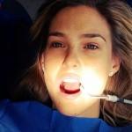 Bar Refaeli, bella anche…dal dentista