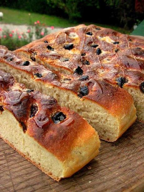 FOCACCIA DOLCE CARAMELLATA AL MIELE CON FRUTTI ROSSI ;-)