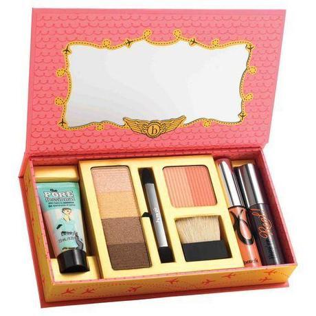 Wishlist “makeupposa” di Natale Benefit She's so... Jetset