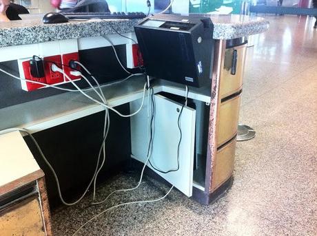 Fiumicino Aeroporto. Dal backstage dello scalo (ehm) internazionale, le foto dello scandalo e del degrado