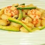 Ricette di primi: gnocchi con gamberi, zucchine e zenzero