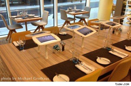 Nessun ristorante commento Elements installa iPad per i clienti con cui giocare durante i pasti