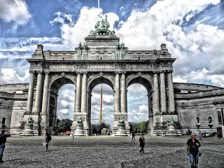 Bruxelles: la Grand Place, i Maestri Fiamminghi, i fumetti e l'Europa