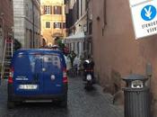 trovate qualcuno rispetta l'isola pedonale Coronari portatecelo, vogliamo vedere faccia