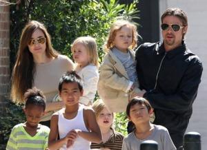 Angelina Jolie vuole abbandonare il cinema per dedicarsi ai figli