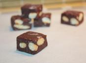 Cioccolatini morbidi alle mandorle (fudge)