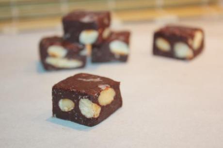 Cioccolatini morbidi alle mandorle (fudge)