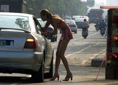 PROSTITUZIONE IN ITALIA: UN BUSINESS DA 5 MILIARDI L’ANNO