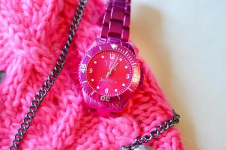 DETAILS: a touch of FUXIA.