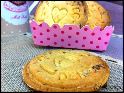 BISCOTTI AL CIOCCOLATO BIANCO CON PIASTACCHI, NOCCIOLE E MANDORLE SALATE