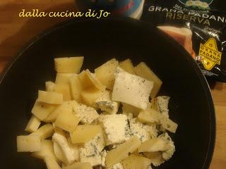 Gnocchi di taragna con caserone e altri formaggi