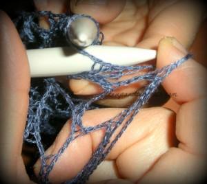 DYI Knitting time: Sciarpa con lana pallino