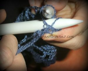 DYI Knitting time: Sciarpa con lana pallino