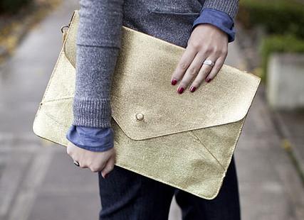 DIY: Do It Yourself // Gold Glitter Clutch