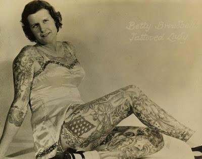 Tattoo e Body Art dall'archivio fotografico de Amsterdam Tattoo Museum