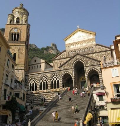 Duomo di Amalfi dedicata a Sant’Andrea risalente al IX sec
