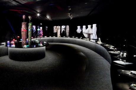 RE GIORGIO SI METTE IN MOSTRA!