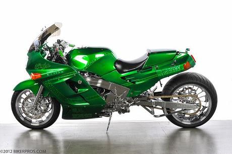 Kawasaki ZX-10 by David Girley