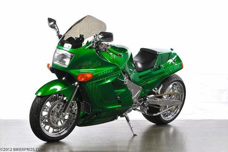 Kawasaki ZX-10 by David Girley