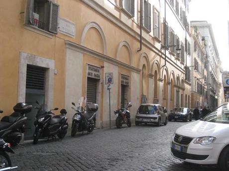 Vi lanciamo una sfida: trovateci un'altra città con un centro storico ridotto a questo livello di caos, degrado, illegalità, mafia. Trovatela se ne siete capaci