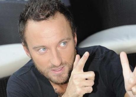 Francesco Facchinetti: il gossip si tinge di rosso (perseguitato da stalker con assorbenti usati)