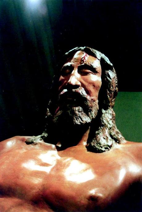 L'Uomo della Sindone - La statua fittile esposta ad Imola