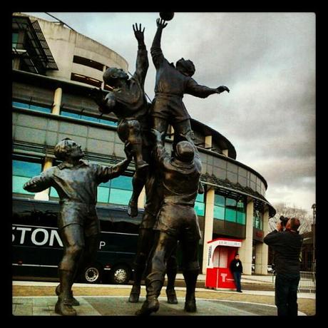 Twickenham stadium statue