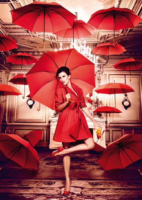 CALENDARIO CAMPARI 2013: PENELOPE CRUZ A TU PER TU CON LA SUPERSTIZIONE