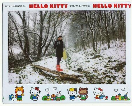 Fuji Instax Wide HELLO KITTY Edition sulla neve