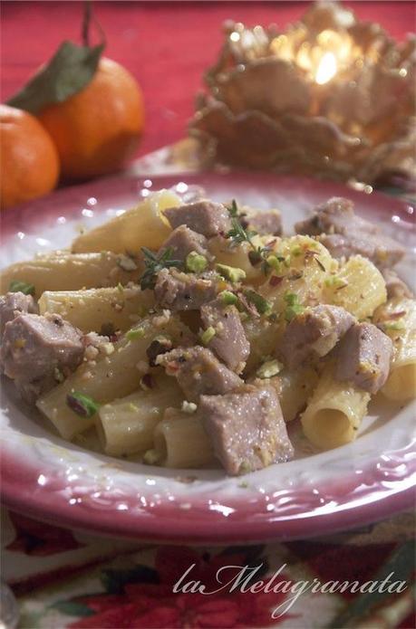 Maccheroni con spada, mandarino e pistacchi