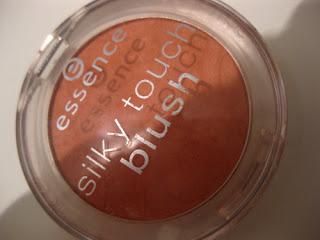 ESSENCE: silky touch blush