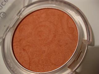 ESSENCE: silky touch blush
