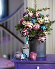 THE CHRISTMAS COOL GUIDE # 2 - A CHRISTMAS TREE IN A LITTLE SPACE