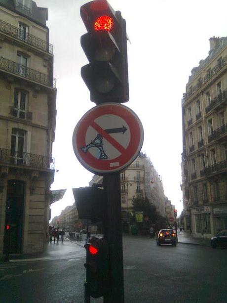 Parigi. Qualche foto utile per i nostri riferimenti. La normalità, la dignità, il rispetto a due ore d'aereo da qui