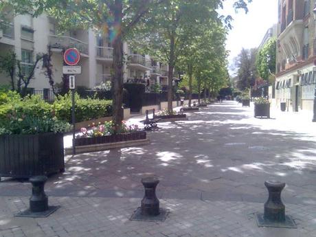 Parigi. Qualche foto utile per i nostri riferimenti. La normalità, la dignità, il rispetto a due ore d'aereo da qui