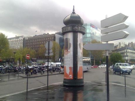 Parigi. Qualche foto utile per i nostri riferimenti. La normalità, la dignità, il rispetto a due ore d'aereo da qui