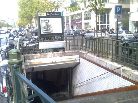 Parigi. Qualche foto utile per i nostri riferimenti. La normalità, la dignità, il rispetto a due ore d'aereo da qui