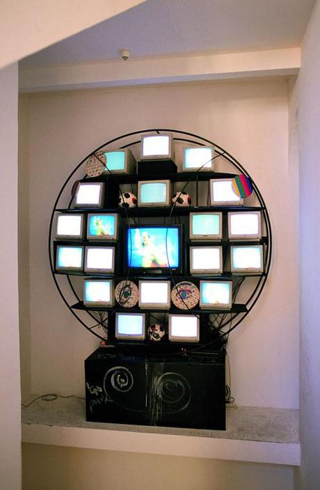 Nam June Paik, Sfera  Punto Elettronico 1990 1992