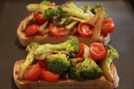 Pranzi Veloci - Crostoni con Broccoli, Pomodori e Mozzarella