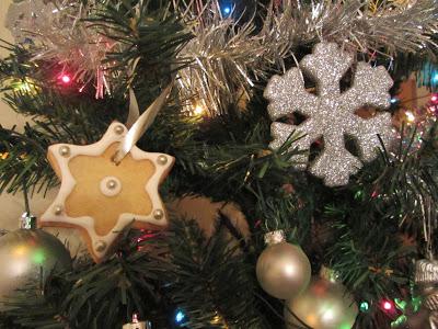 Biscotti per decorare l'albero di natale