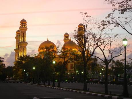 Jame'Asr Hassanil Bolkiah Mosque_brunei_viaggiandovaldi