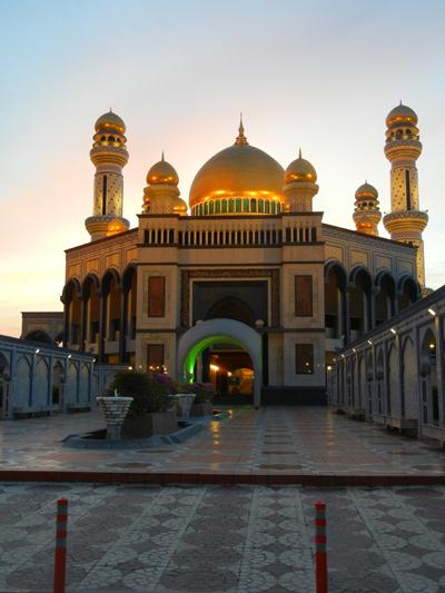 Jame'Asr Hassanil Bolkiah Mosque_brunei_viaggiandovaldi